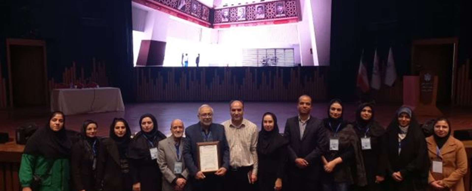 دکتر محمد خاکساری به عنوان پیشکسوت برگزیده فیزیولو